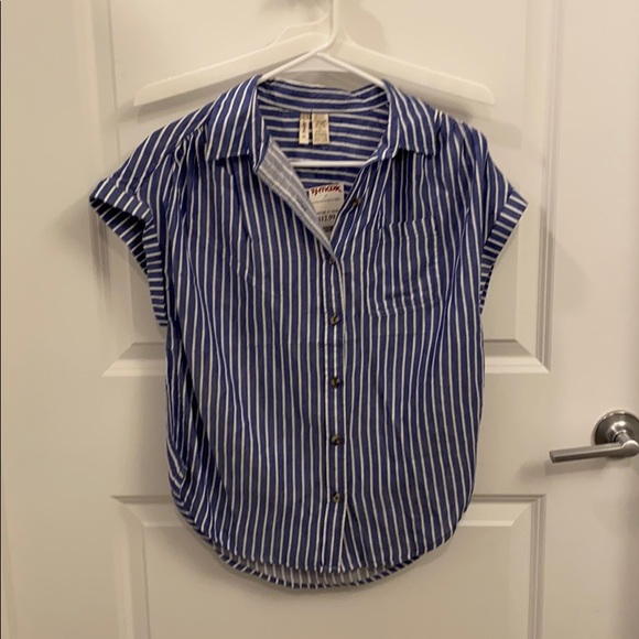 NWT women’s chambray button down
